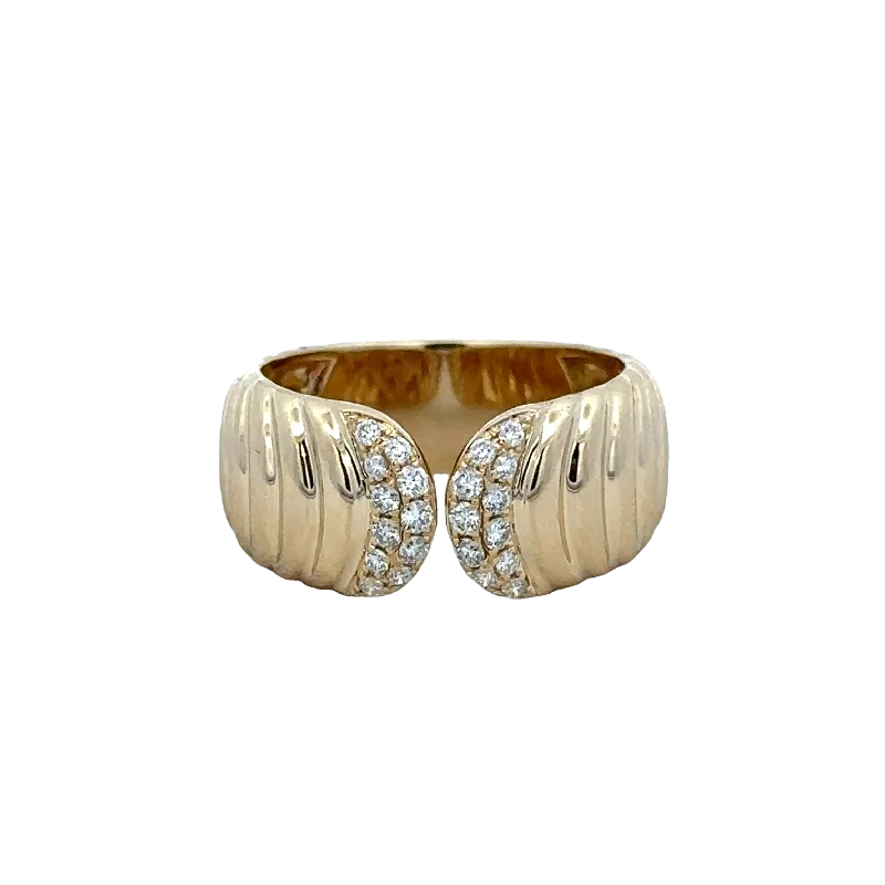 Ribbed Diamond Fashion Ring in Yellow Gold