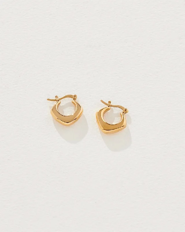 Arrow Earrings in Gold