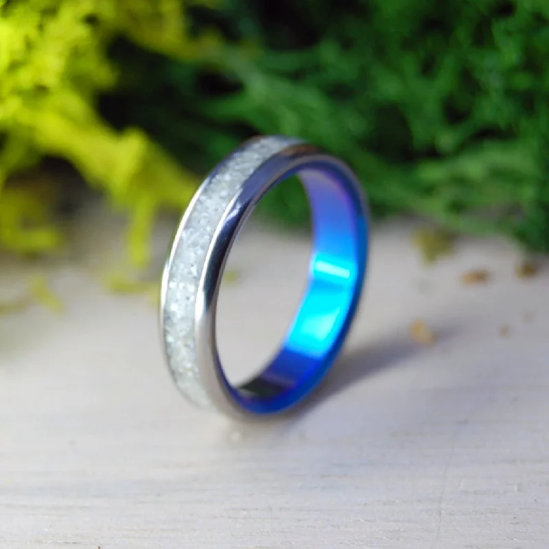 Bora Bora Beach | Men's Beach Sand & Titanium Wedding Ring