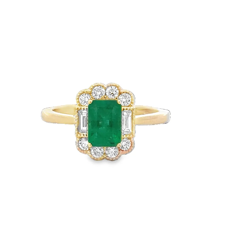 Emerald and Diamond Scalloped Halo Ring in Yellow Gold