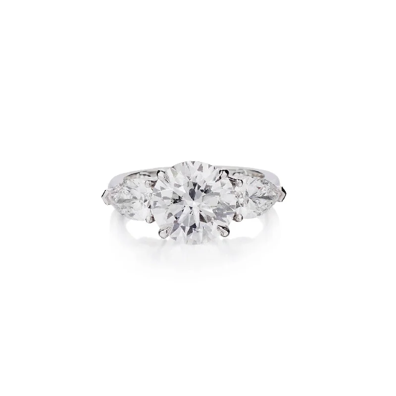 ROUND BRILLIANT CUT DIAMOND RING